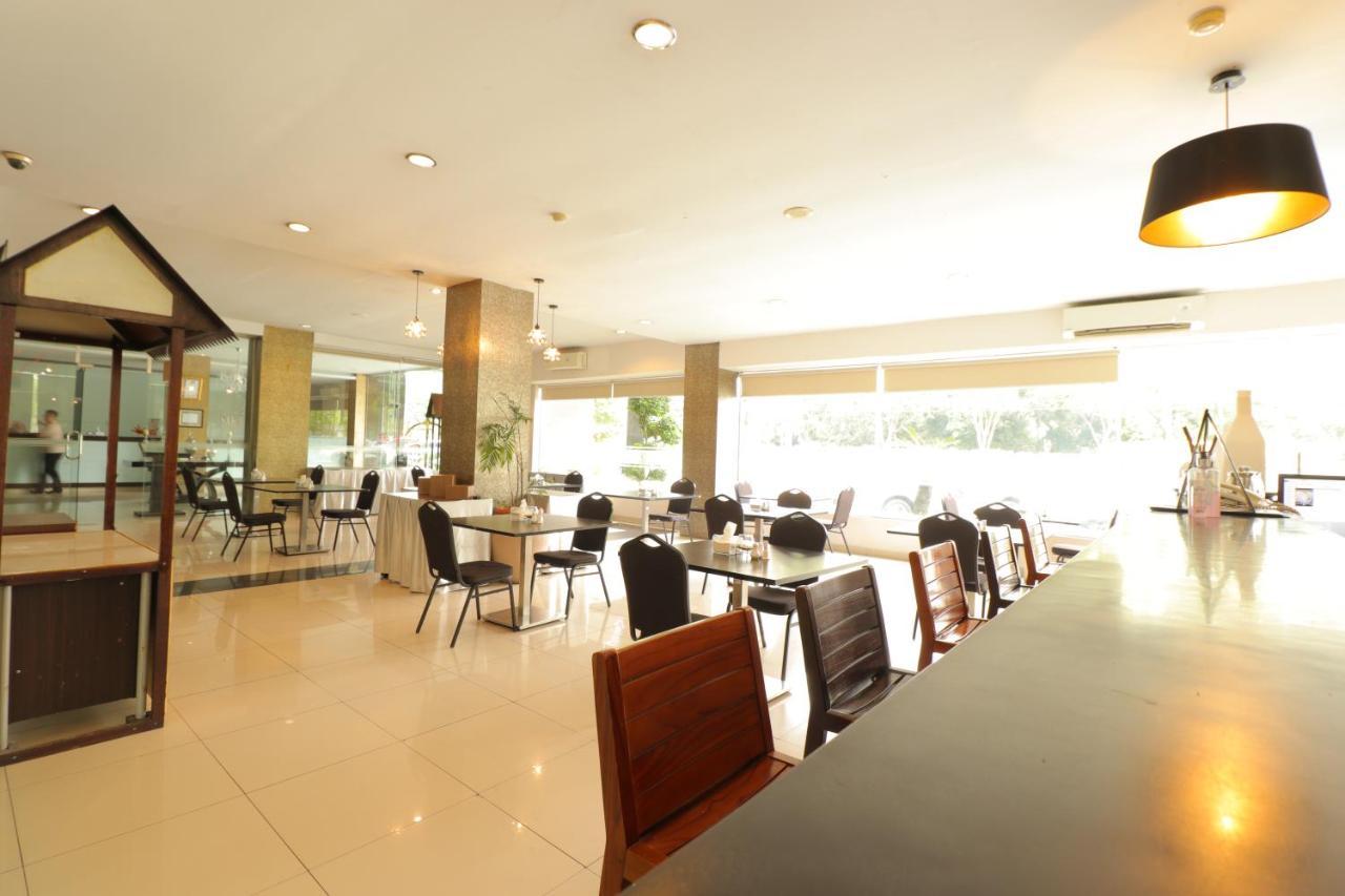 Saka Hotel Medan Sunggal Екстериор снимка