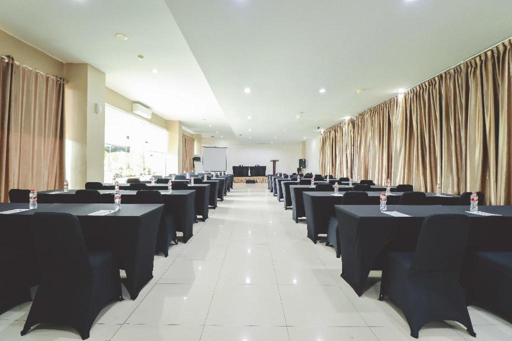 Saka Hotel Medan Sunggal Екстериор снимка